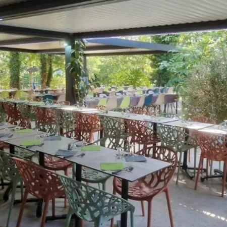Kemping Mobil Confortable Avec Terrasse Pour 6 Personnes - Api-1-52-986 Martiel