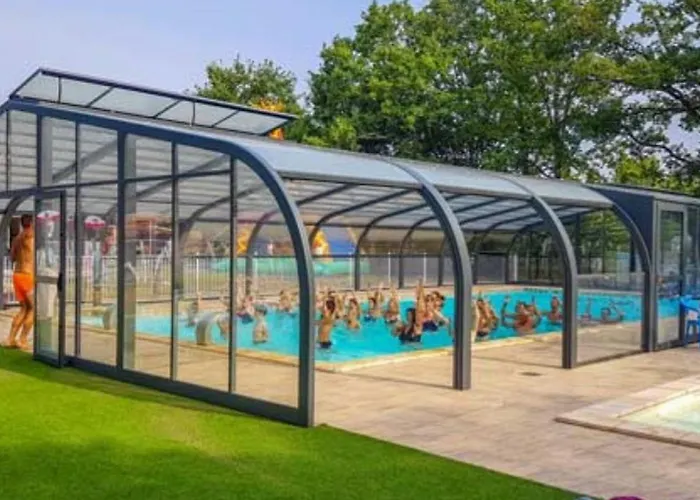 Camping Mobil Confortable Avec Terrasse Pour 6 Personnes - Api-1-52-986 Martiel