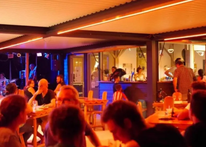 Mobil Confortable Avec Terrasse Pour 6 Personnes - Api-1-52-986 Camping *