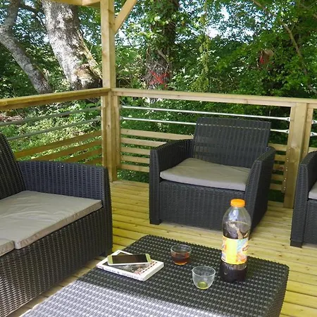 Mobil Confortable Avec Terrasse Pour 6 Personnes - Api-1-52-986 * Martiel