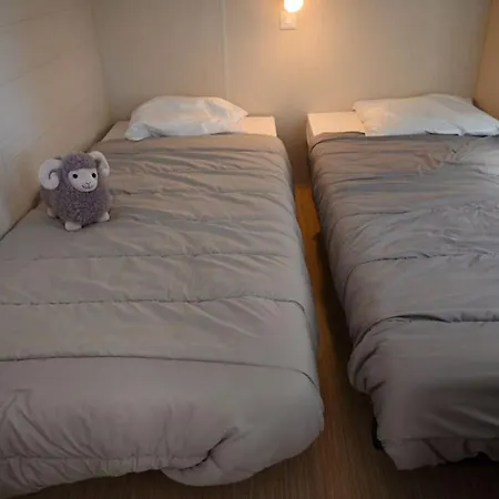 Mobil Confortable Avec Terrasse Pour 6 Personnes - Api-1-52-986 Camping