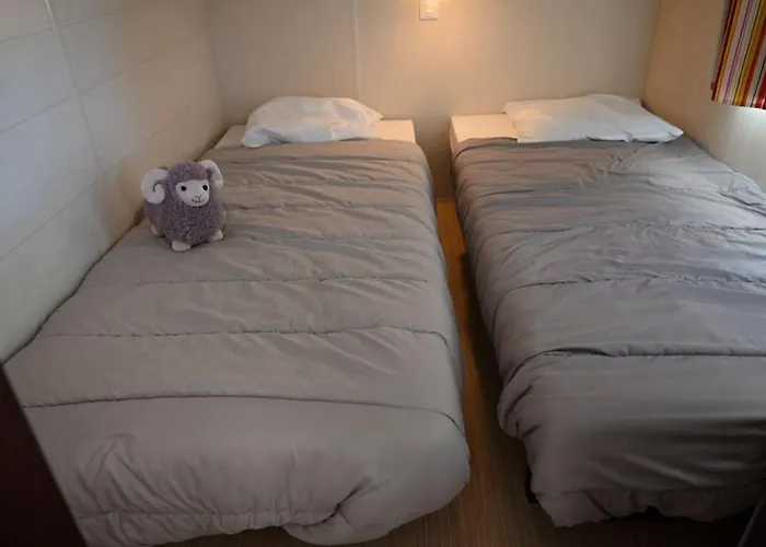 Mobil Confortable Avec Terrasse Pour 6 Personnes - Api-1-52-986 Camping