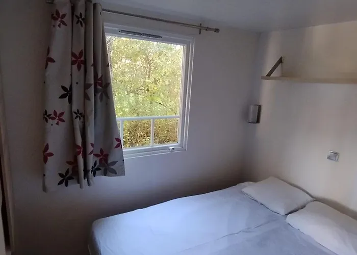 Mobil Confortable Avec Terrasse Pour 6 Personnes - Api-1-52-986 Martiel