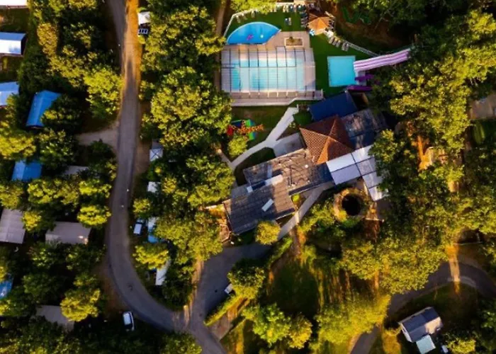 Mobil Confortable Avec Terrasse Pour 6 Personnes - Api-1-52-986 Camping *