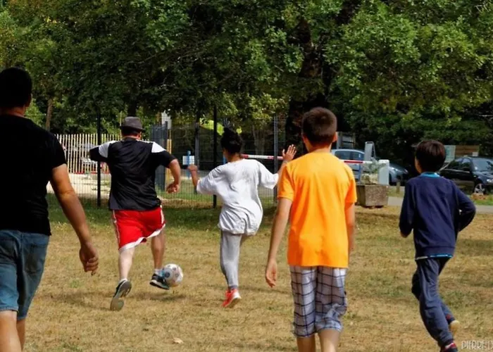 Camping Mobil Confortable Avec Terrasse Pour 6 Personnes - Api-1-52-986 Martiel