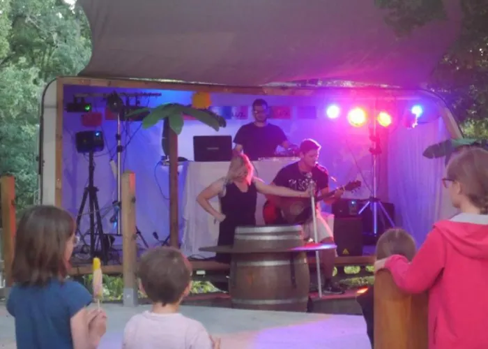 Mobil Confortable Avec Terrasse Pour 6 Personnes - Api-1-52-986 * Martiel