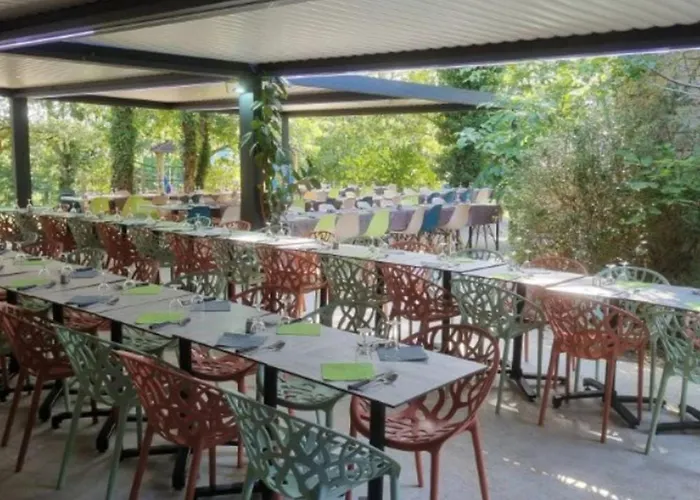 Camping Mobil Confortable Avec Terrasse Pour 6 Personnes - Api-1-52-986 Martiel