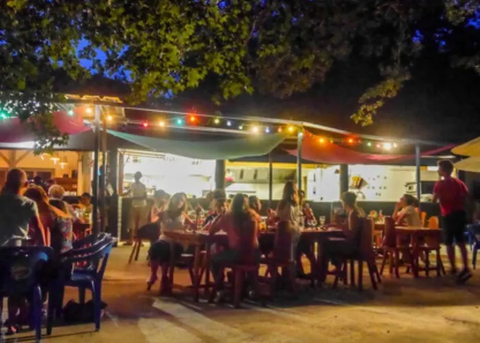 Mobil Confortable Avec Terrasse Pour 6 Personnes - Api-1-52-986 *