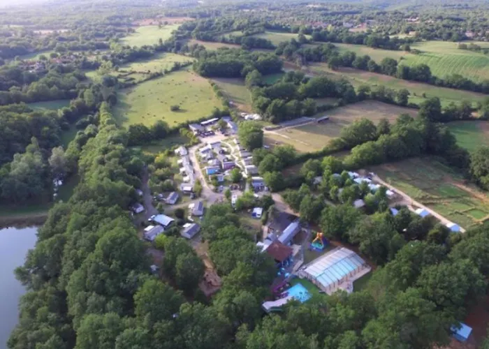 Mobil Confortable Avec Terrasse Pour 6 Personnes - Api-1-52-986 * Martiel