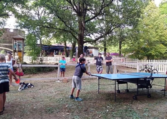 Camping Mobil Confortable Avec Terrasse Pour 6 Personnes - Api-1-52-986 Martiel